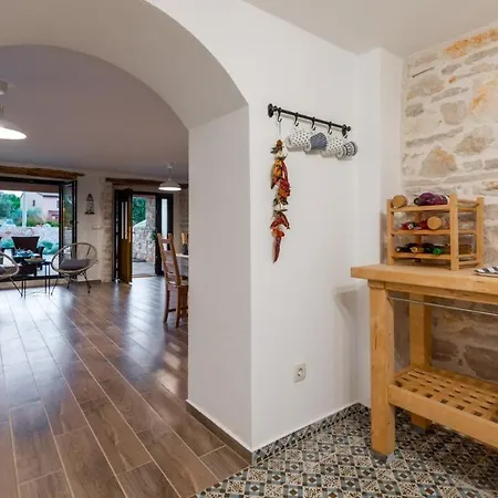 Konukevi Francesca By Radini