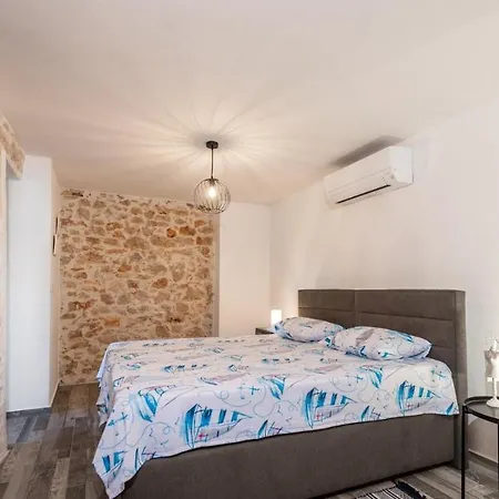 Francesca Guest house *