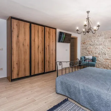 Francesca Guest house