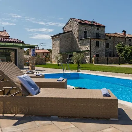 Francesca By 4*