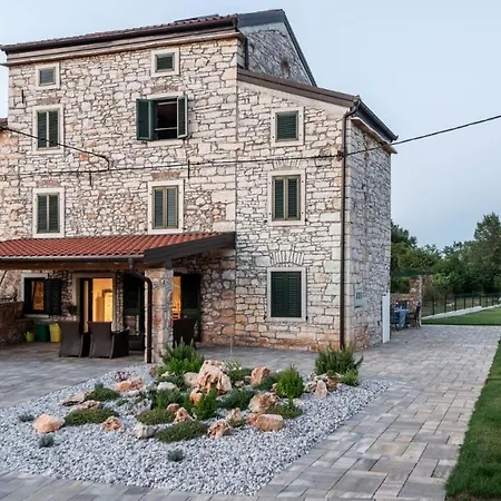 Francesca By 4*