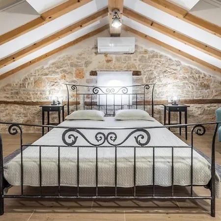 Konukevi Francesca By 4*